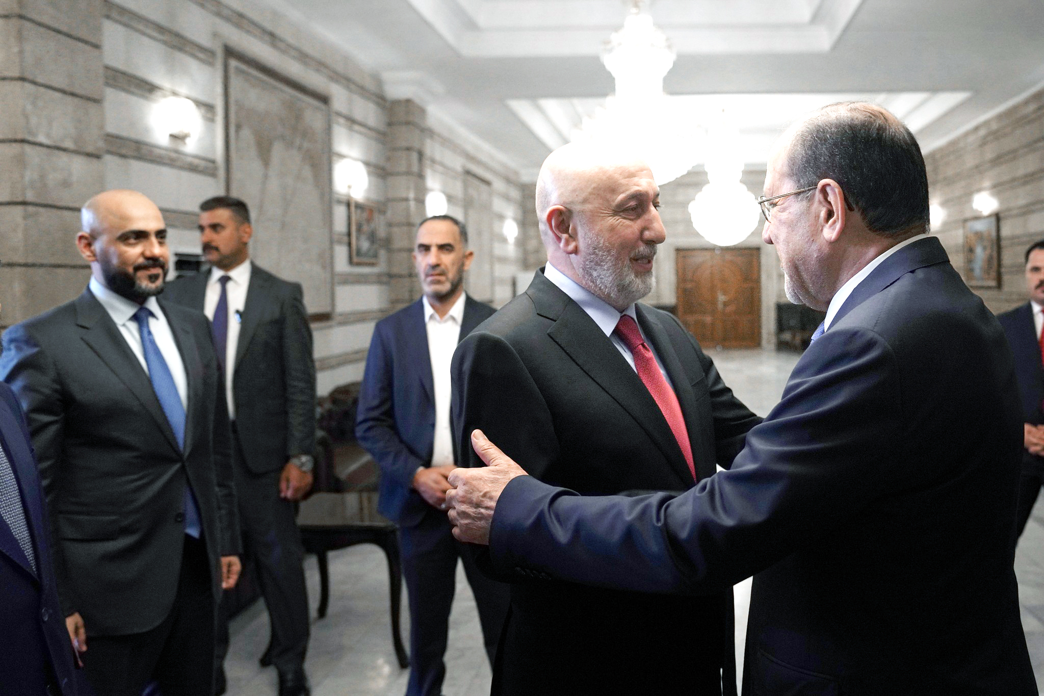 لقاءات الفخامة.. توحيد الجهود الوطنية وترسيخ مسار الدولة